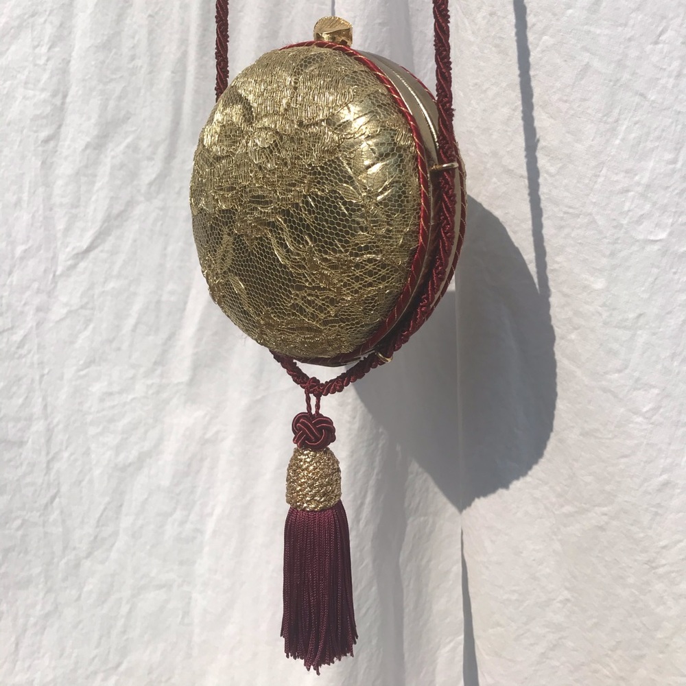 Vintage Bottega Veneta Gold Clam Crossbody